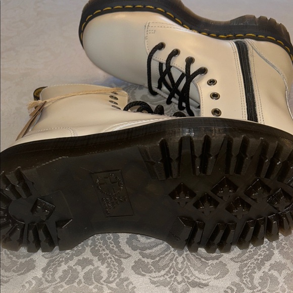 Dr. Martens JADON BOOT SMOOTH LEATHER PLATFORMS - Picture 5 of 7